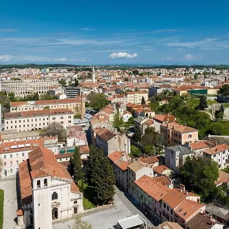 Old Place Apartment Pula