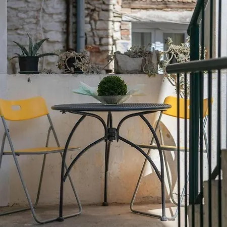 Old Place Apartment *