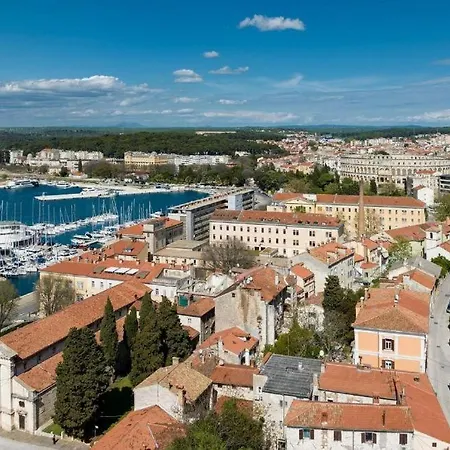 Old Place Apartment Pula
